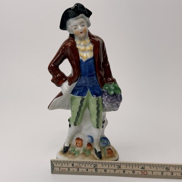Occupied Japan Figurine 18th Century Man w/Grapes Hand Painted 1945-1952 Vintage - Picture 9 of 11
